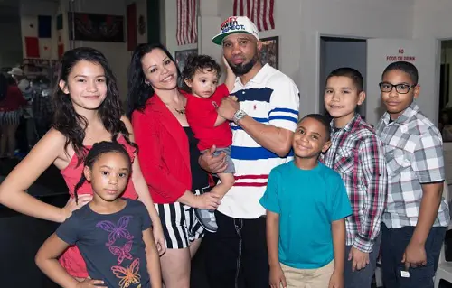 Ishe Smith pictured with his second wife Valarie Lopez and their six children out of which five of them whom they share from their former marriages