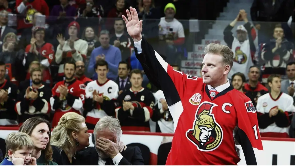 Former Ottawa Senators captain Daniel Alfredsson bidding goodbye to his fans in 2016.