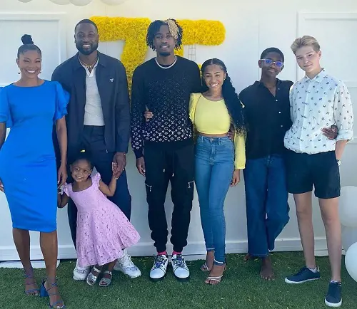 Zaire Wade(centre) with his girlfriend Lola Clark and his family members on the occasion of Easter's on April 18, 2022