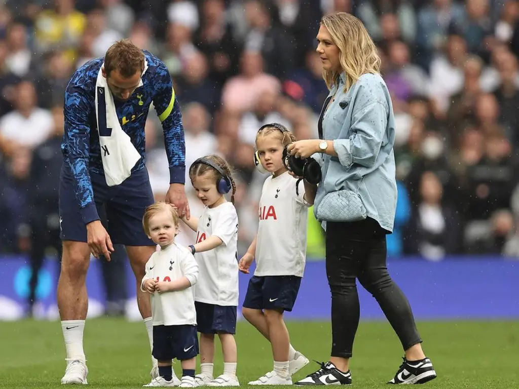 Harry Kane's wife and kids came to support him in his game.