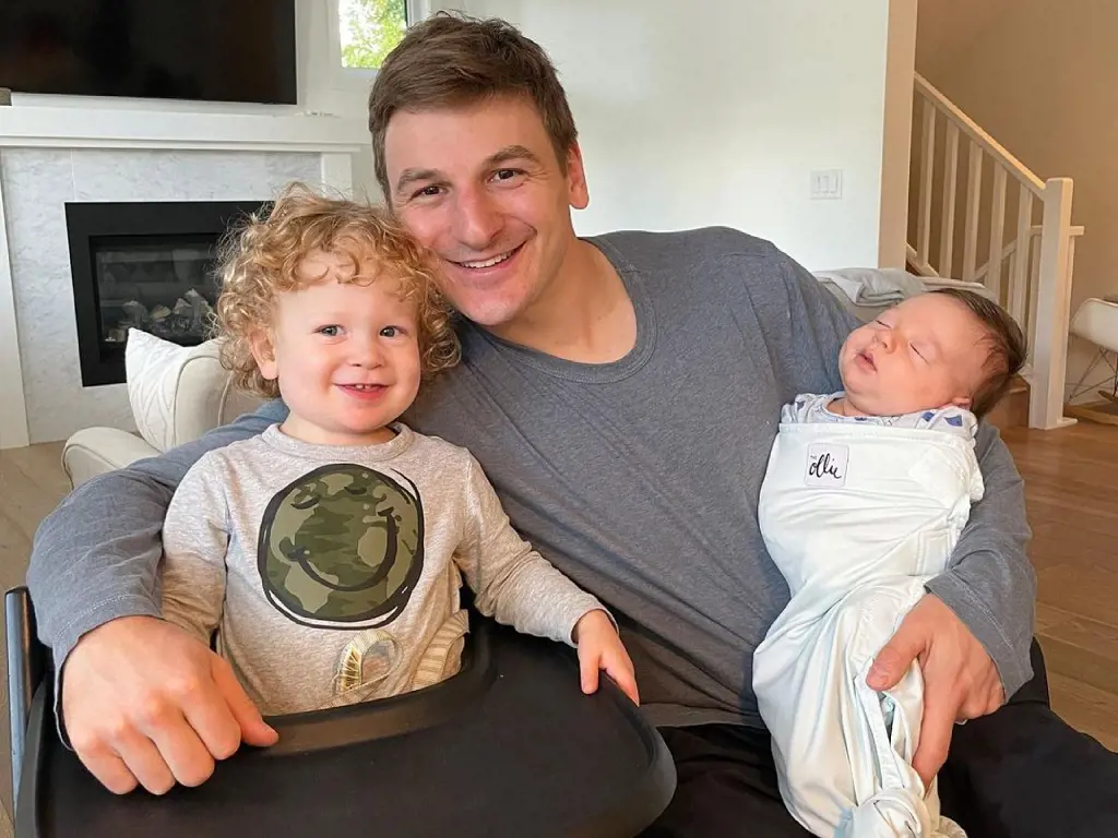  Zach Hyman and his two little ones.