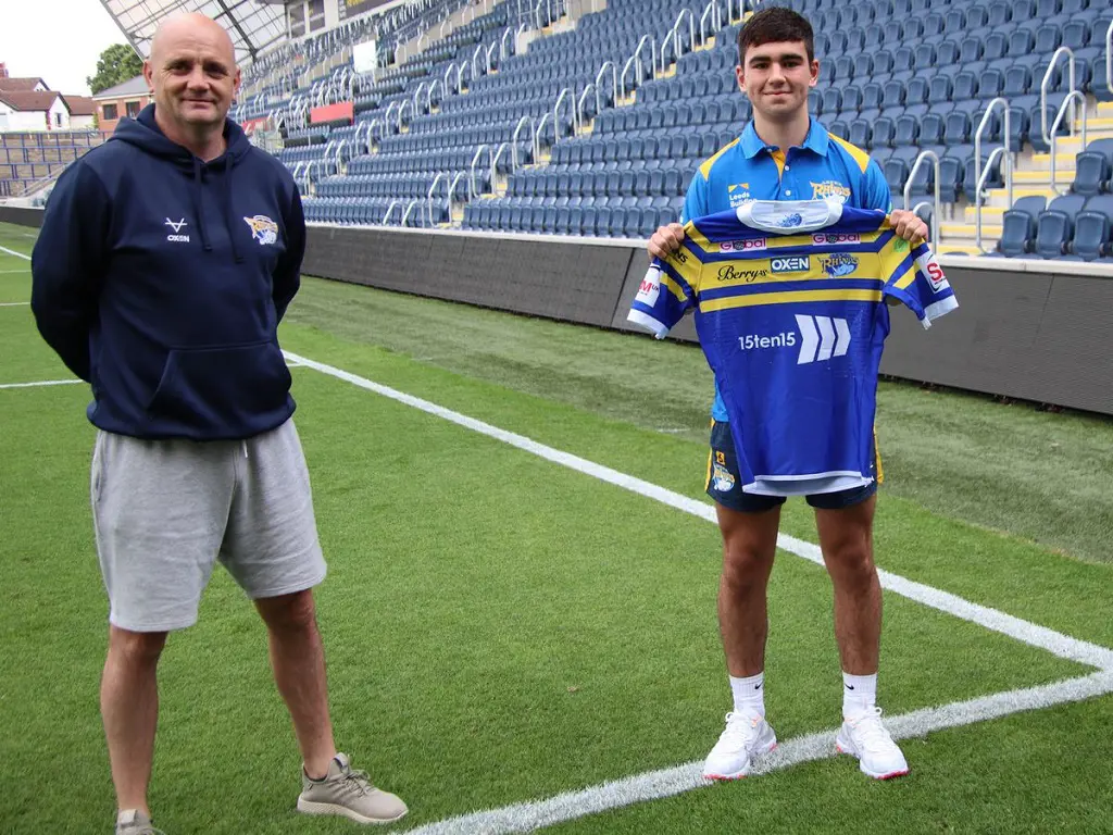 Kevin Sinfield's son Jack Sinfield signs his first professional contract with the Leeds Rhinos