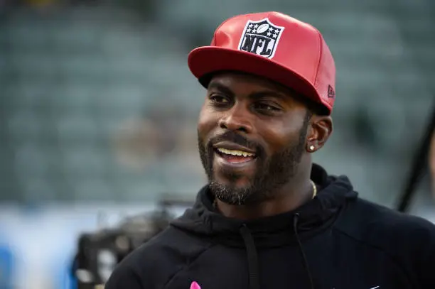 Michael Vick pictured ahead of the game of Pittsburgh Steelers and the Los Angeles Chargers in 2019