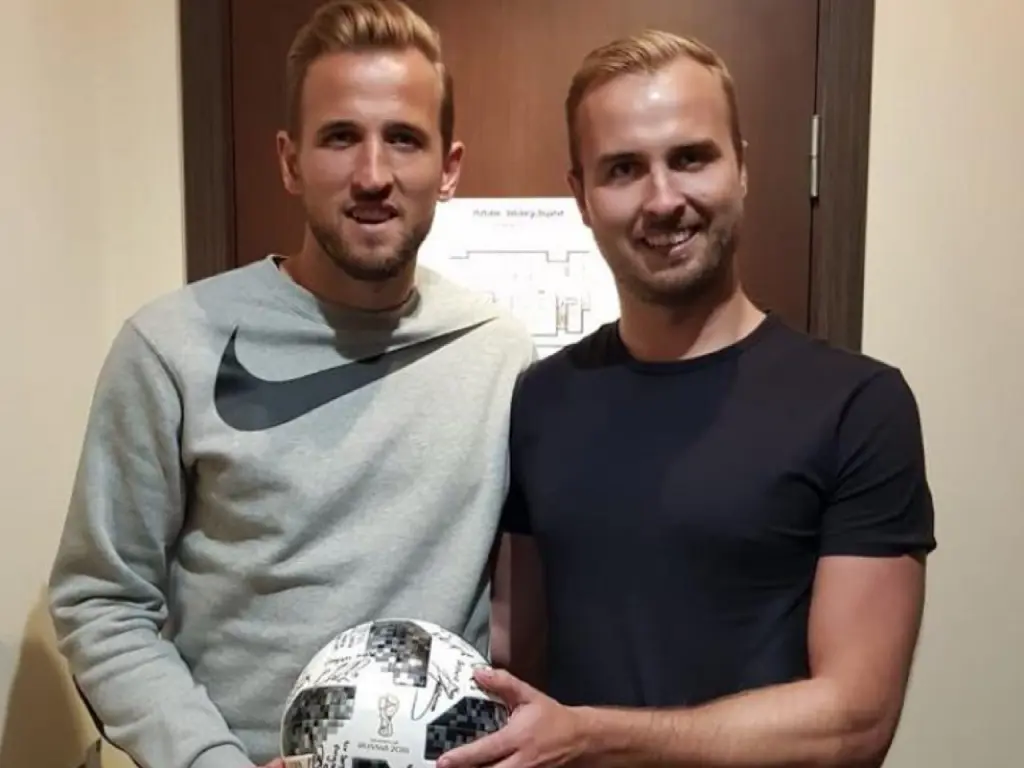  Harry Kane always has his brother's back in every step of his life.