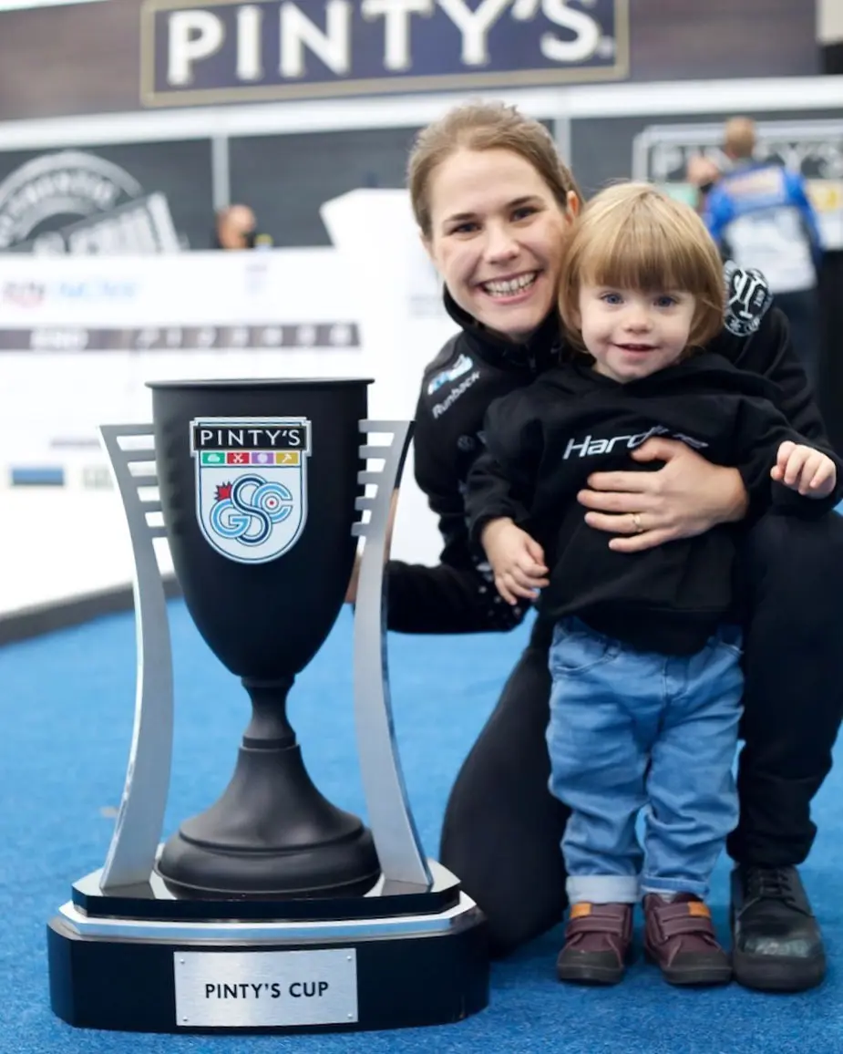 Anna and her daughter, Mira, during Pinty’s Cup win from the season 2019-2020.