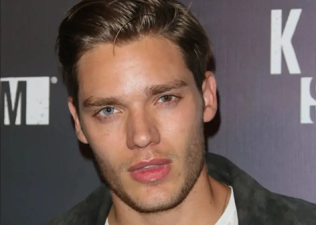 Dominic Sherwood has the perfectly shaped human face