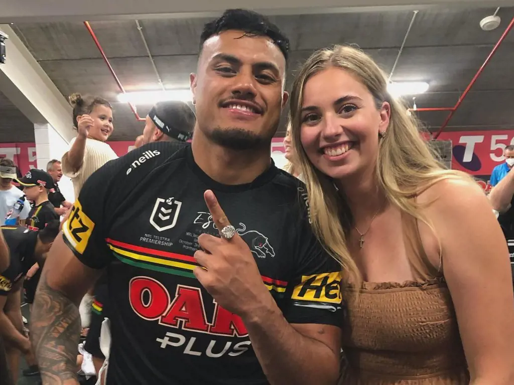 Spencer Leniu and Alexia Loizou celebrating the Panthers winning the 2021 grand final.