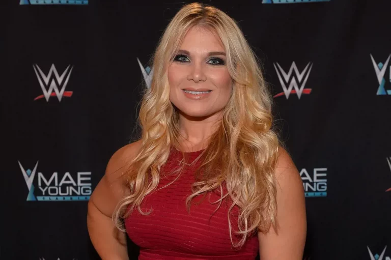 Is WWE Beth Phoenix Related To Natalya? Brother and Family Ties