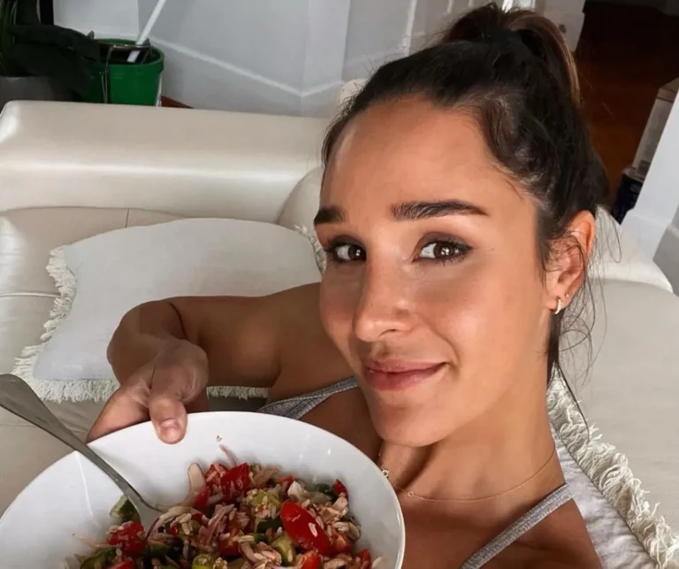 Did Kayla Itsines Get A Nose Job? Before & After Pictures of The Fitness Instructor