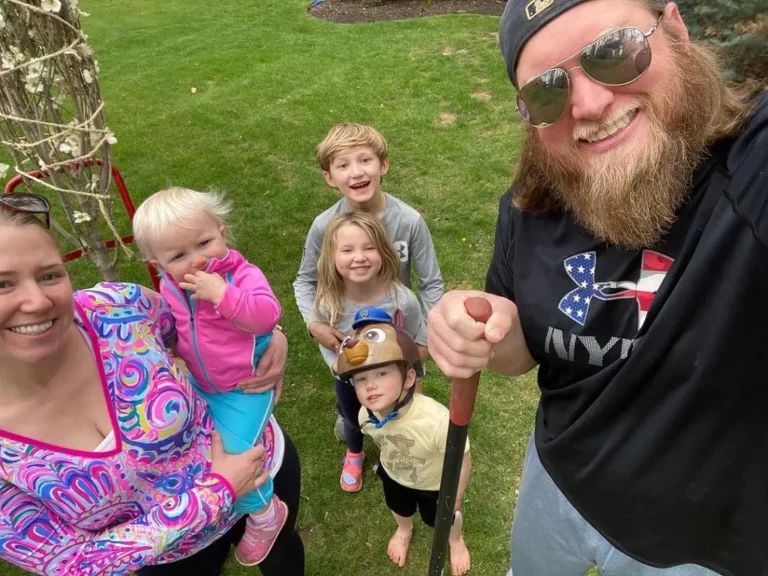 Nick Mangold Wife Jennifer Mangold Loves A Family Barbecue